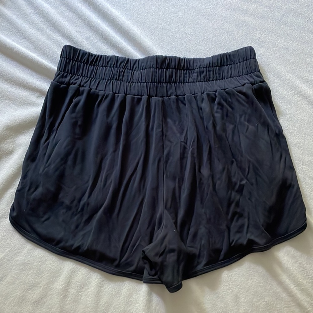 Fabletics Shorts - Picture 2 of 3